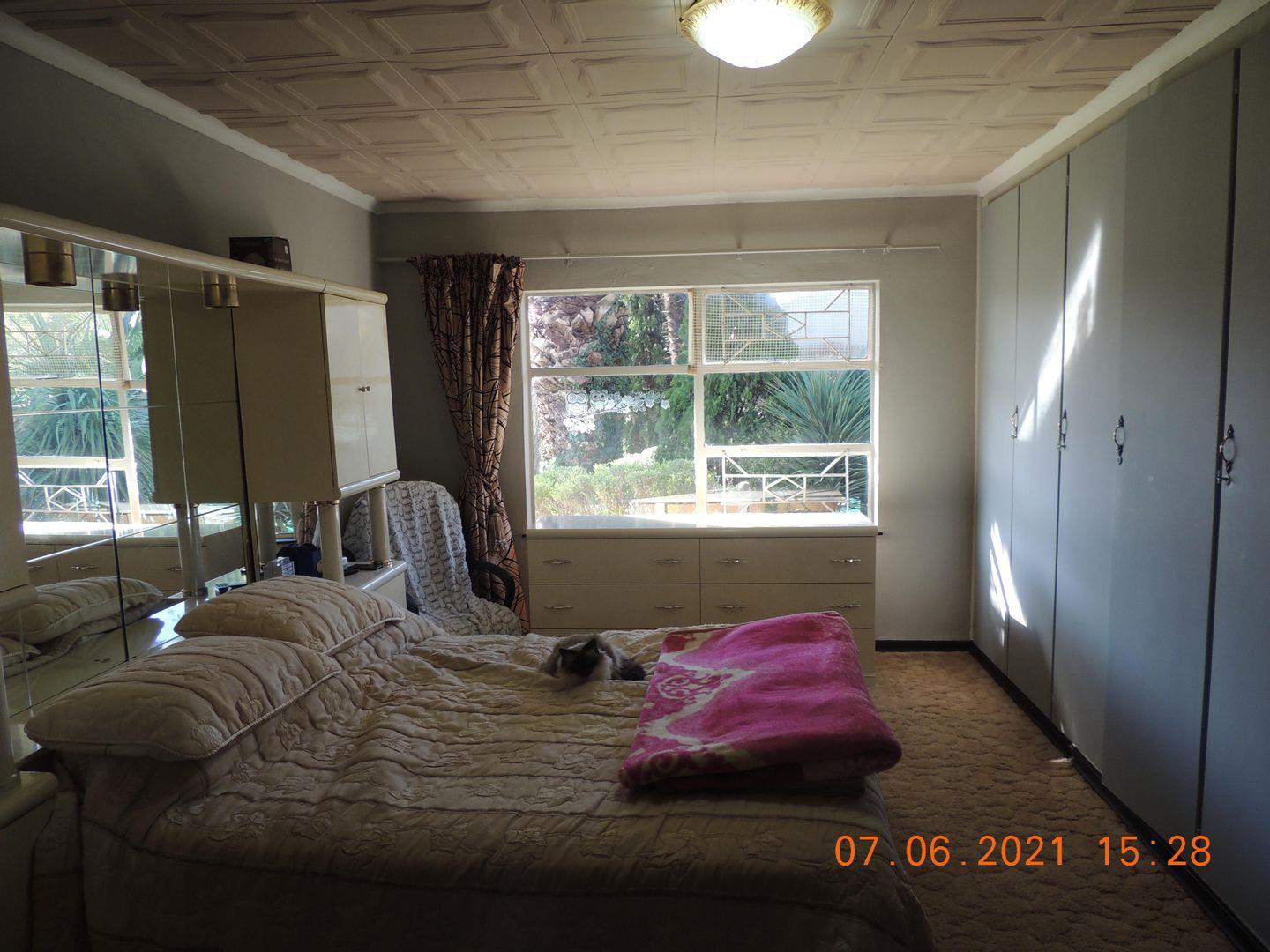 285095461.jpg