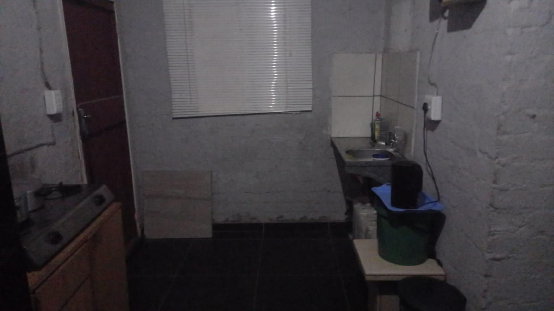 296031875.jpg