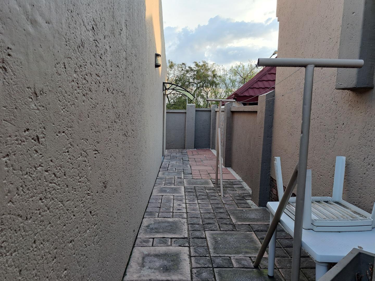 297843392.jpg
