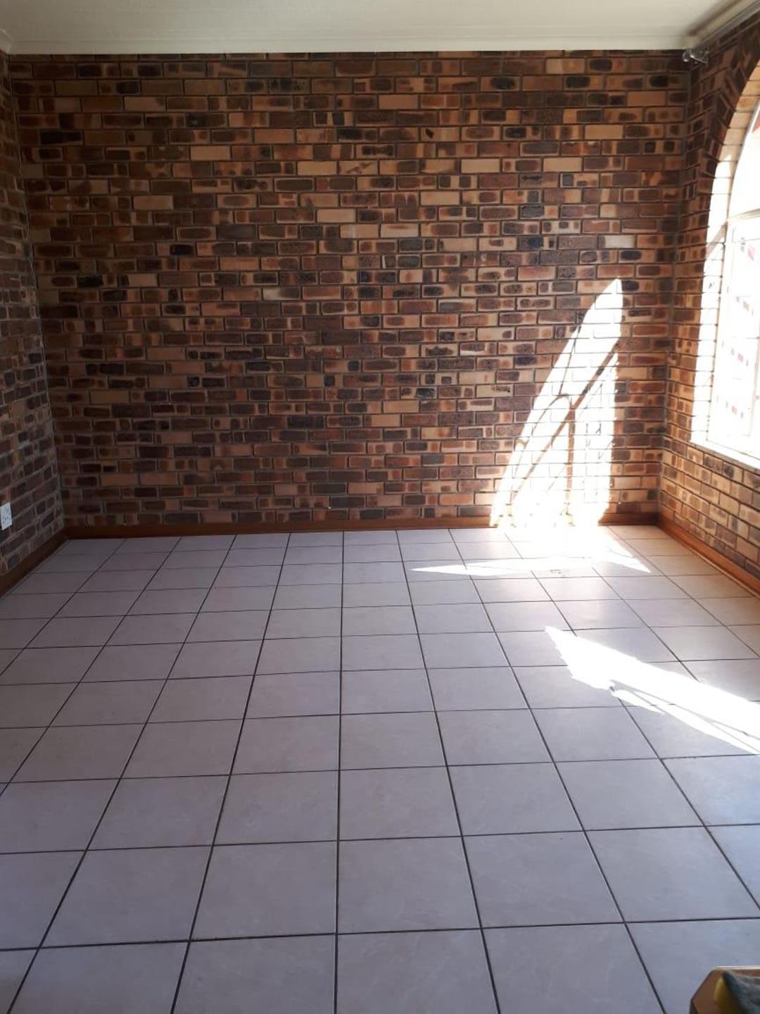 298094652.jpg