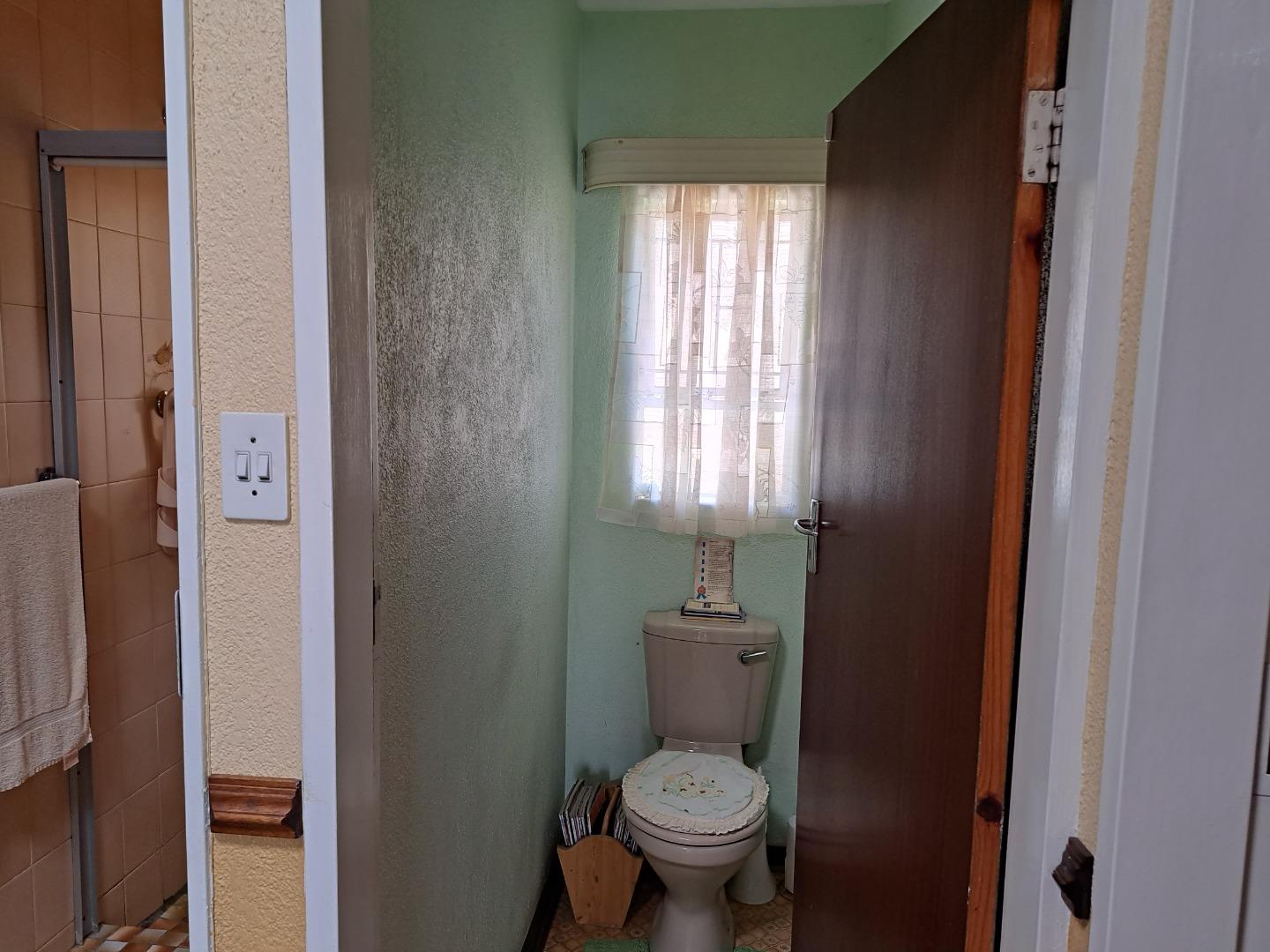 304780902.jpg