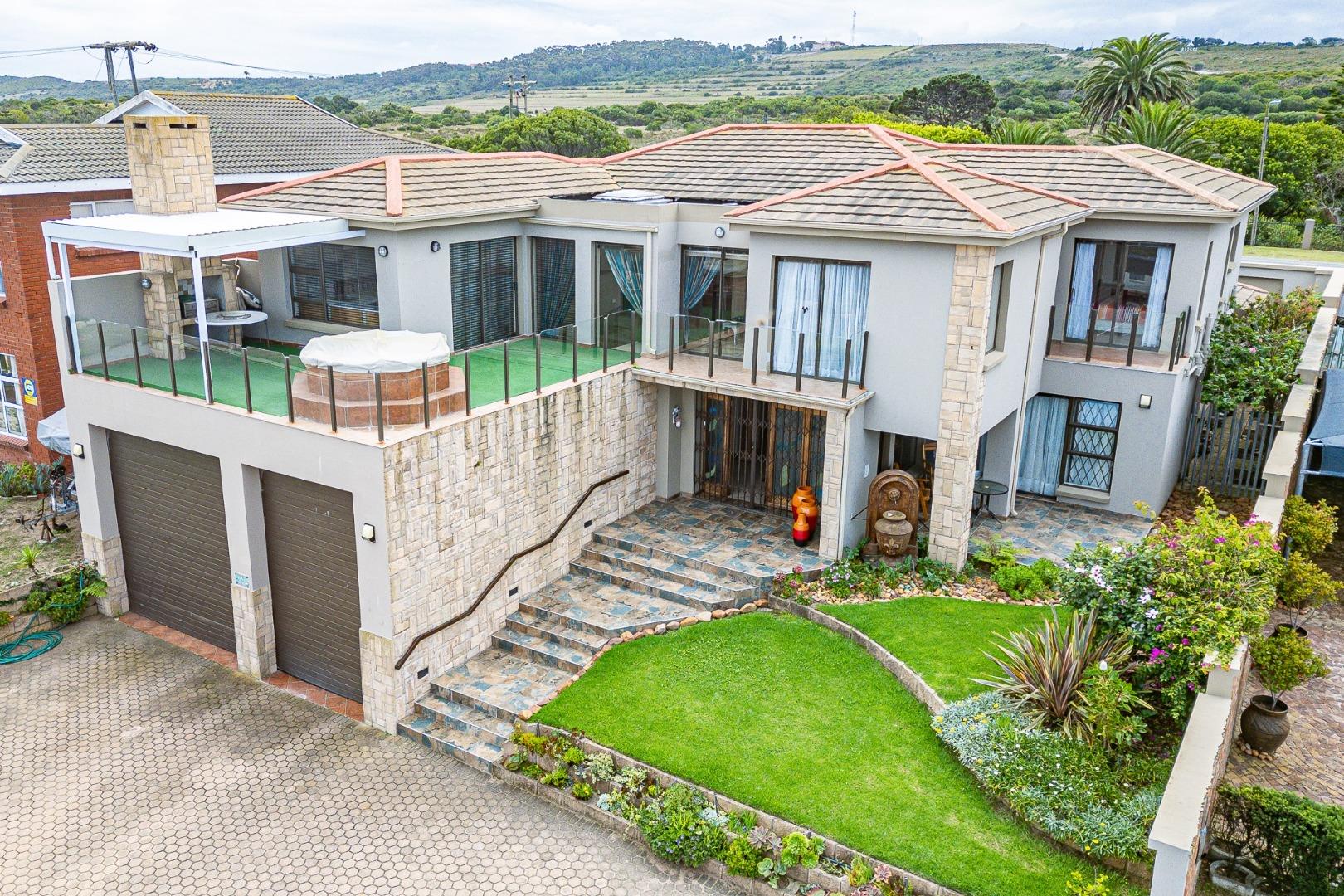 6 Bedroom House for Sale - Western Cape