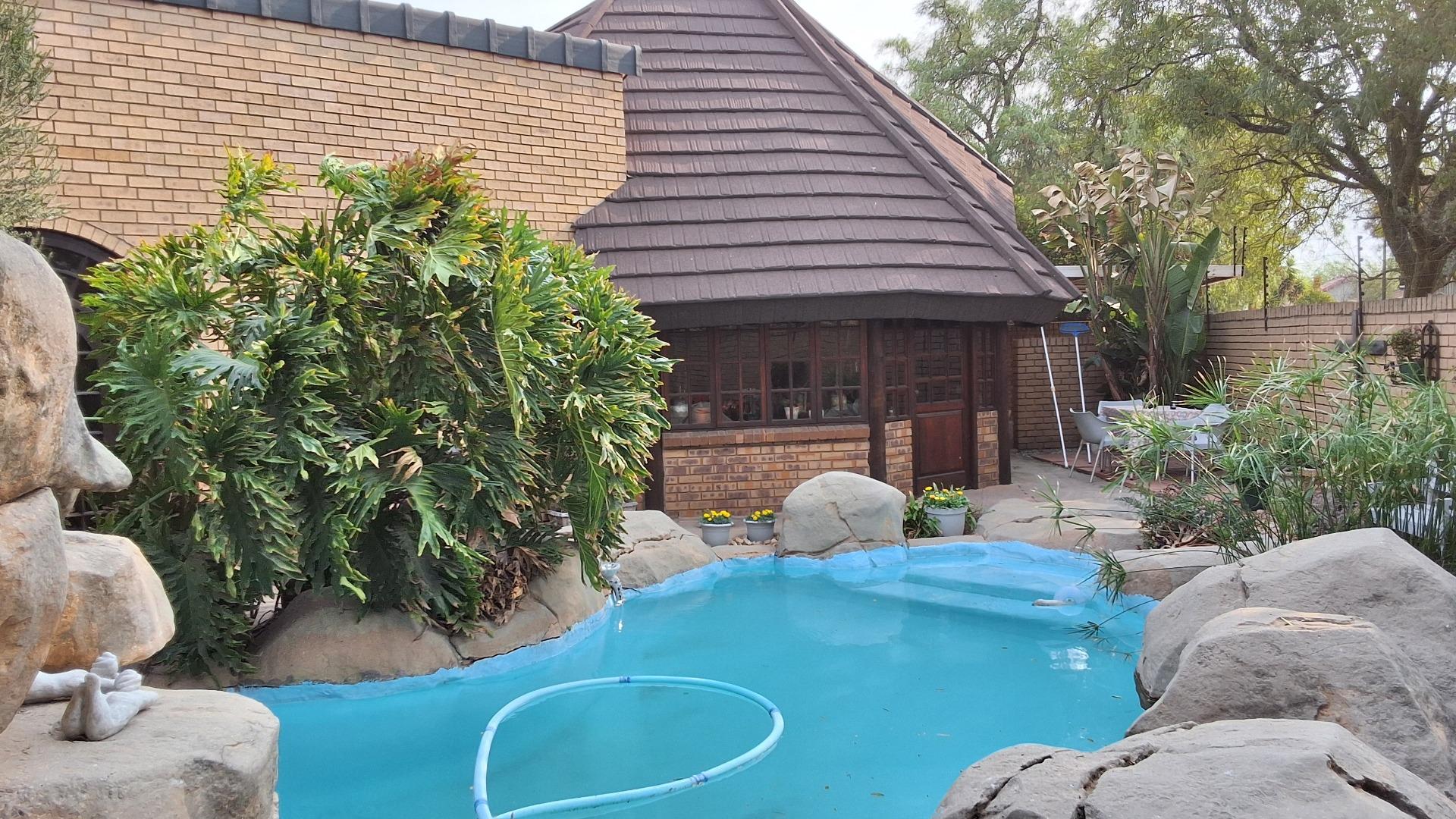 6 Bedroom  House for Sale in Secunda - Mpumalanga