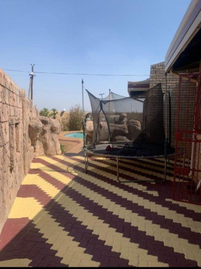 4 Bedroom House for Sale - Gauteng