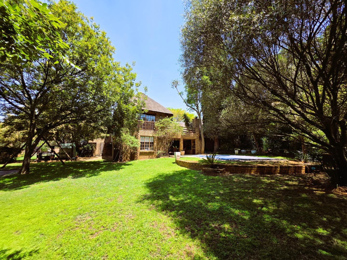 9 Bedroom House + Cottage/Flat for Sale - Gauteng