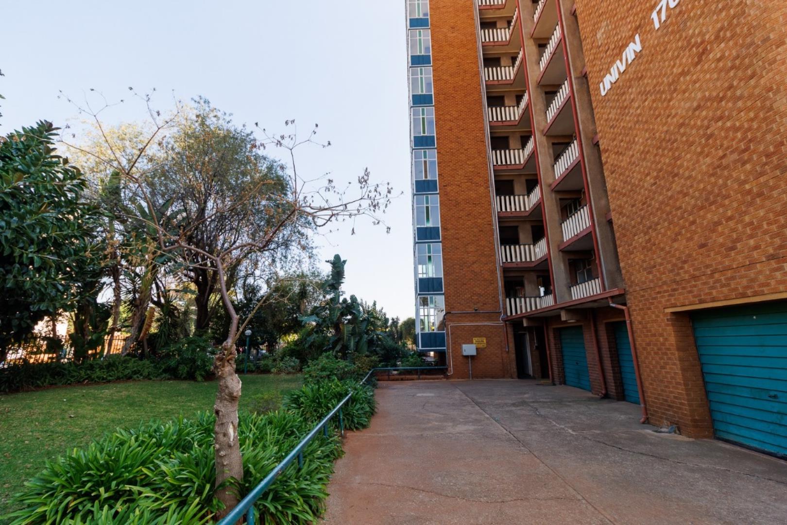 1.5 Bedroom Flat for Sale - Gauteng