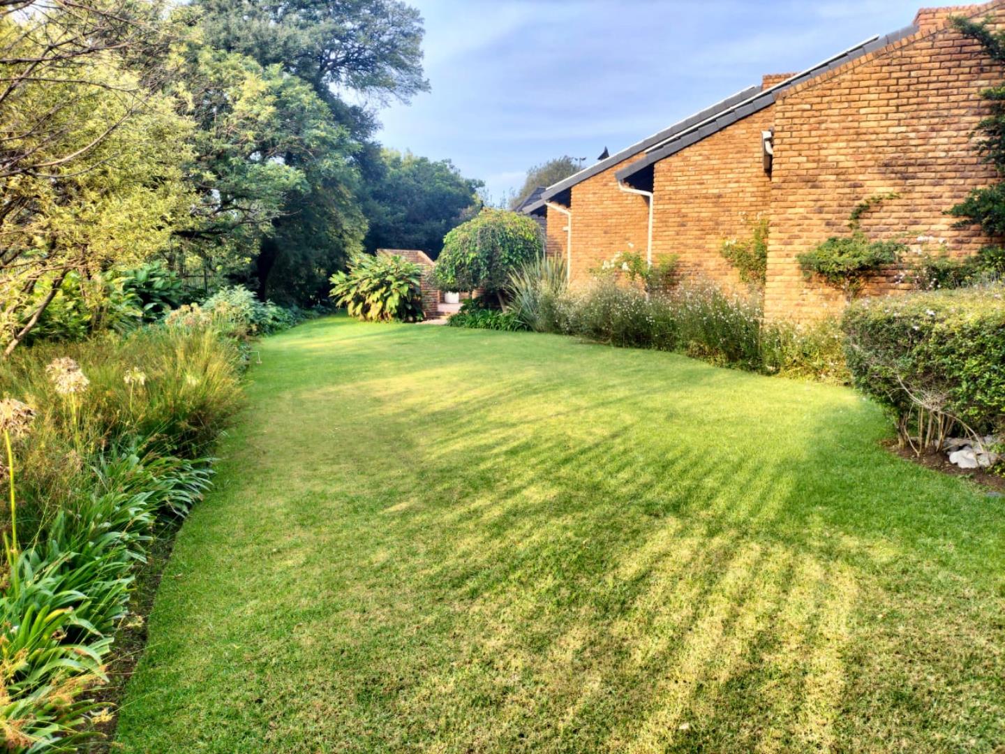751337_00000.jpg